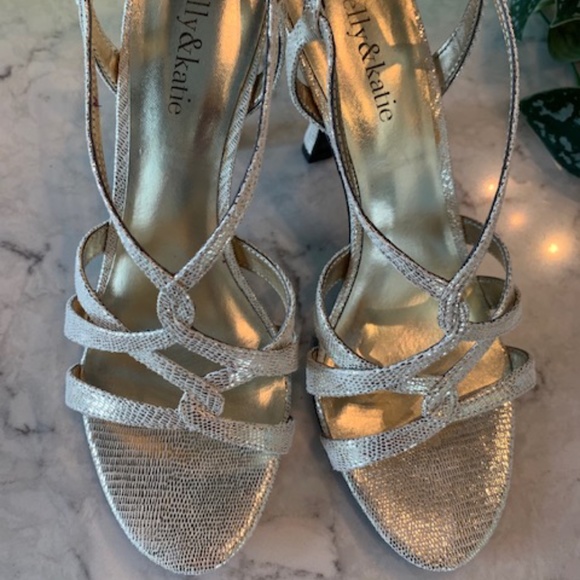 Kate & Kelly Fleck of Gold Heeled Sandals - Picture 8 of 12